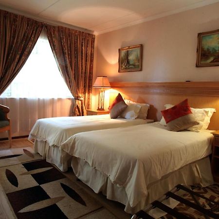 Shamrock Arms Guest Lodge Waterval Boven Exterior photo