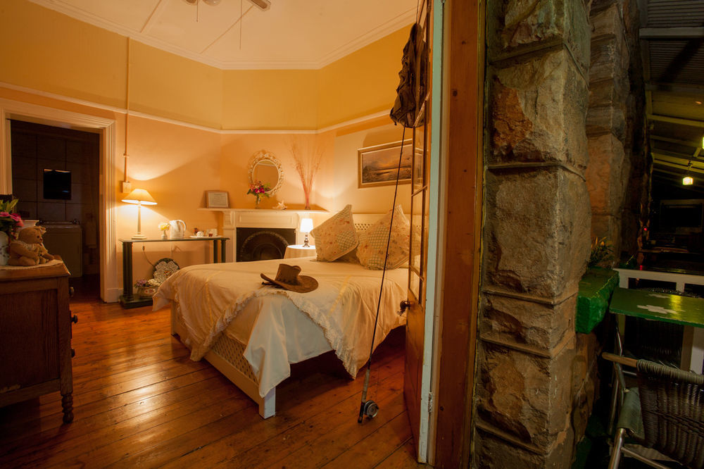 Shamrock Arms Guest Lodge Waterval Boven Exterior photo