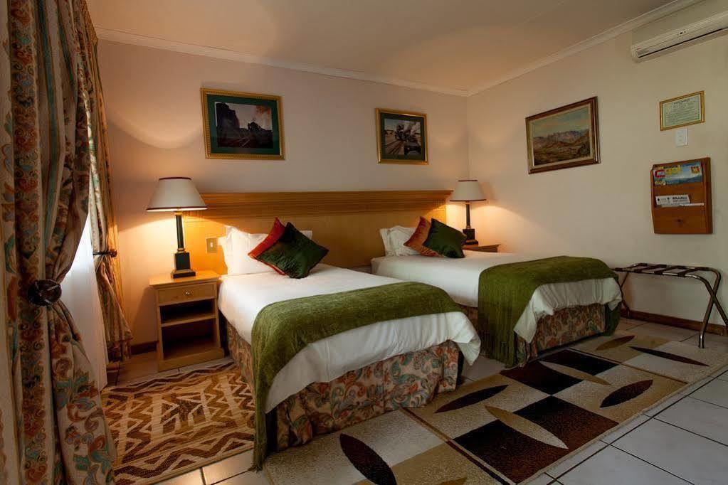 Shamrock Arms Guest Lodge Waterval Boven Exterior photo